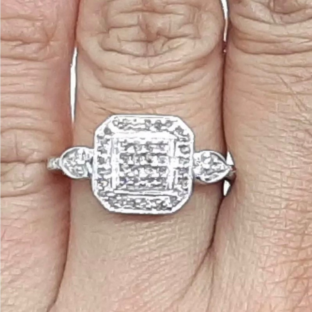New Genuine .60ctw Diamonds Ring Size: 7 Stamped .925 Sterling Silver!